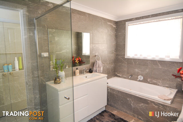 2 Claret Ash Avenue LITHGOW NSW 2790 - photo 3 of 21