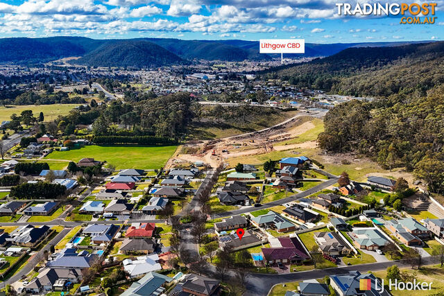 2 Claret Ash Avenue LITHGOW NSW 2790 - photo 4 of 21