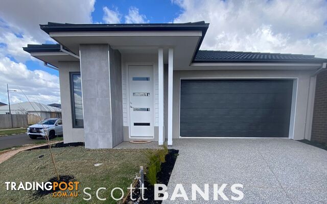 28 Viola Drive Rockbank VIC 3335