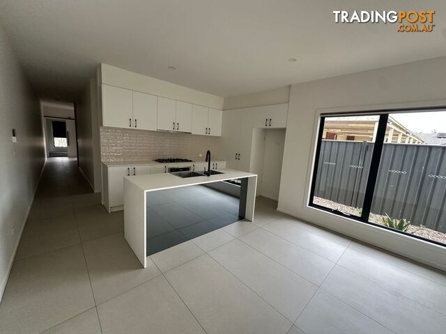 4D EILDON AVENUE Manor Lakes VIC 3024 - photo 3 of 14