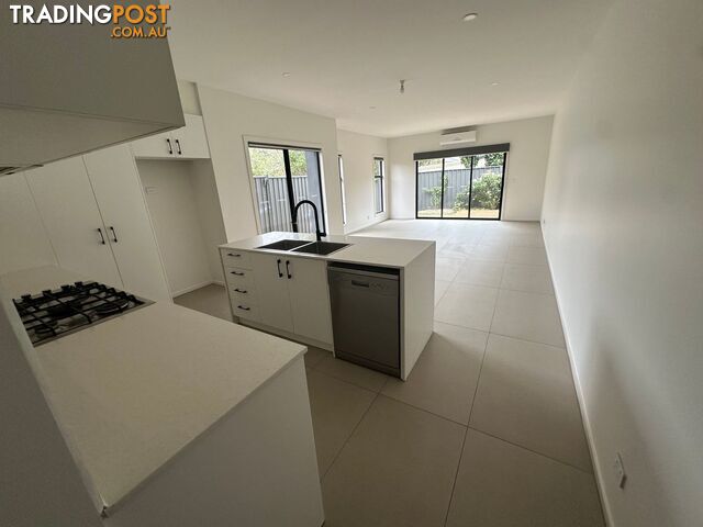 4D EILDON AVENUE Manor Lakes VIC 3024 - photo 4 of 14
