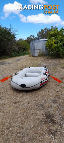 Inflatable dinghy