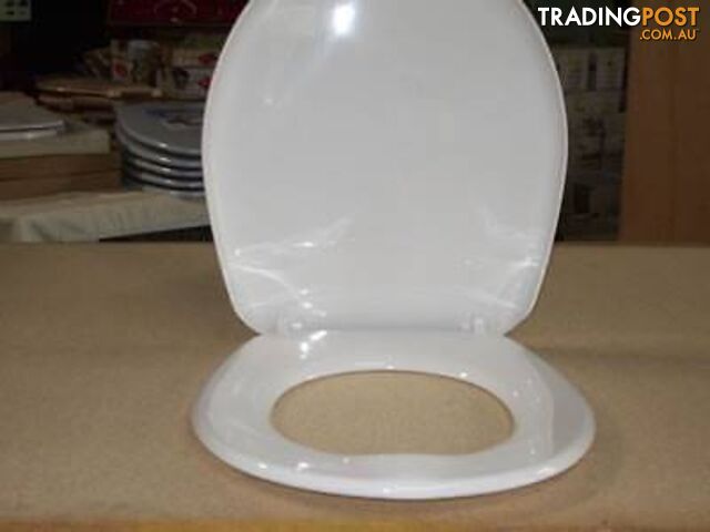 TOILET SEATS WHITE QUALITY PLASTIC NEW STILL IN THE BOX