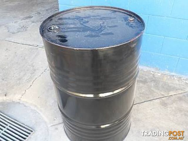 200 LITRE DRUMS STEEL CLEAN NO WASHNG INSIDE - photo 2 of 10