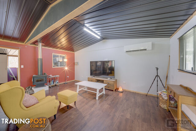 106 Cambridge Drive Mount Hallen QLD 4312 - photo 3 of 35