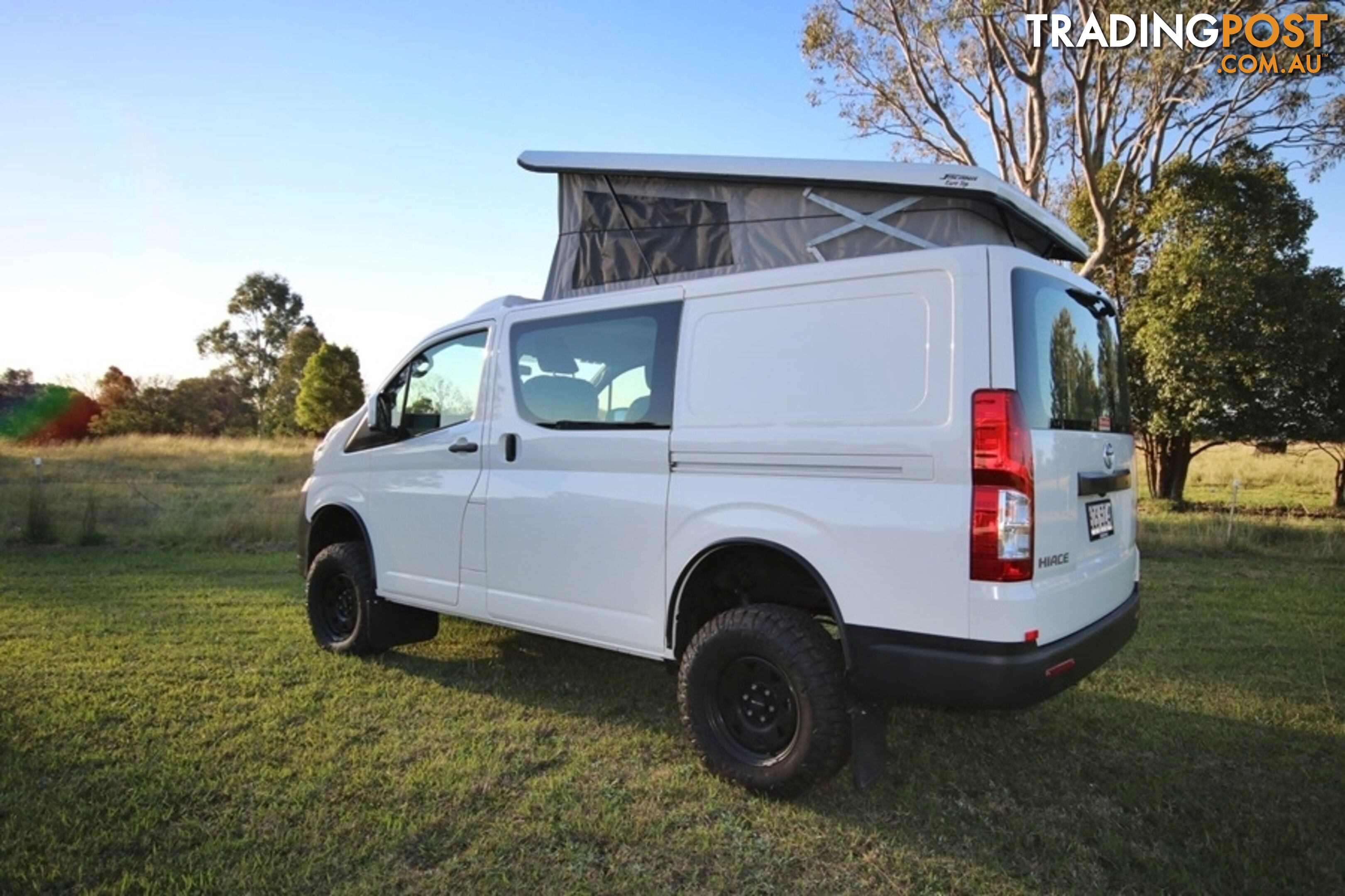 BUS 4x4 CAMPERVAN CONVERSION OF HIACE