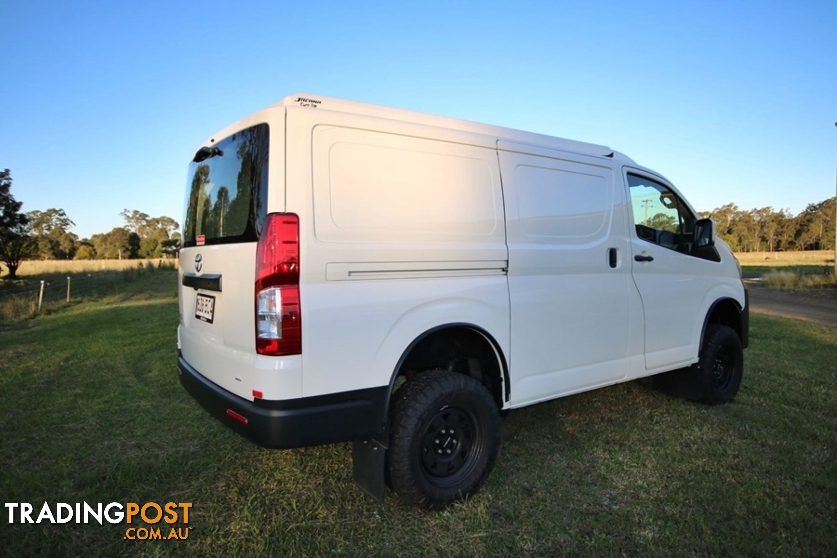 BUS 4x4 CAMPERVAN CONVERSION OF HIACE