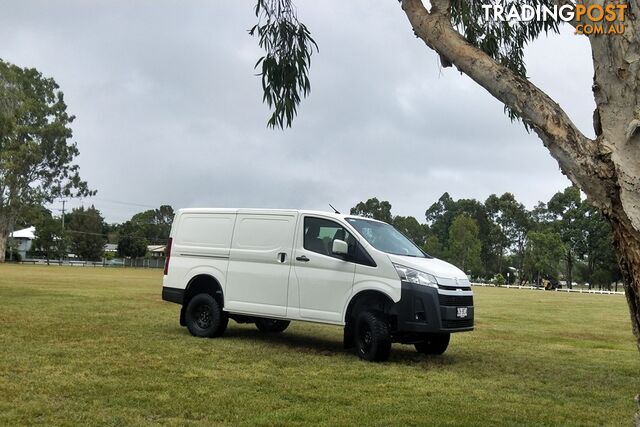 BUS 4x4 CAMPERVAN CONVERSION OF HIACE