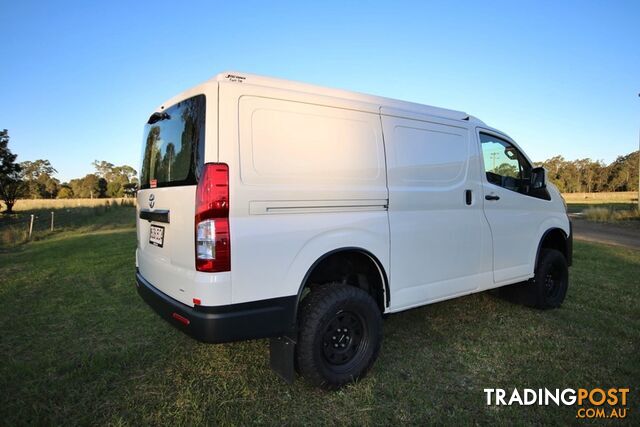 BUS 4x4 CAMPERVAN CONVERSION OF HIACE