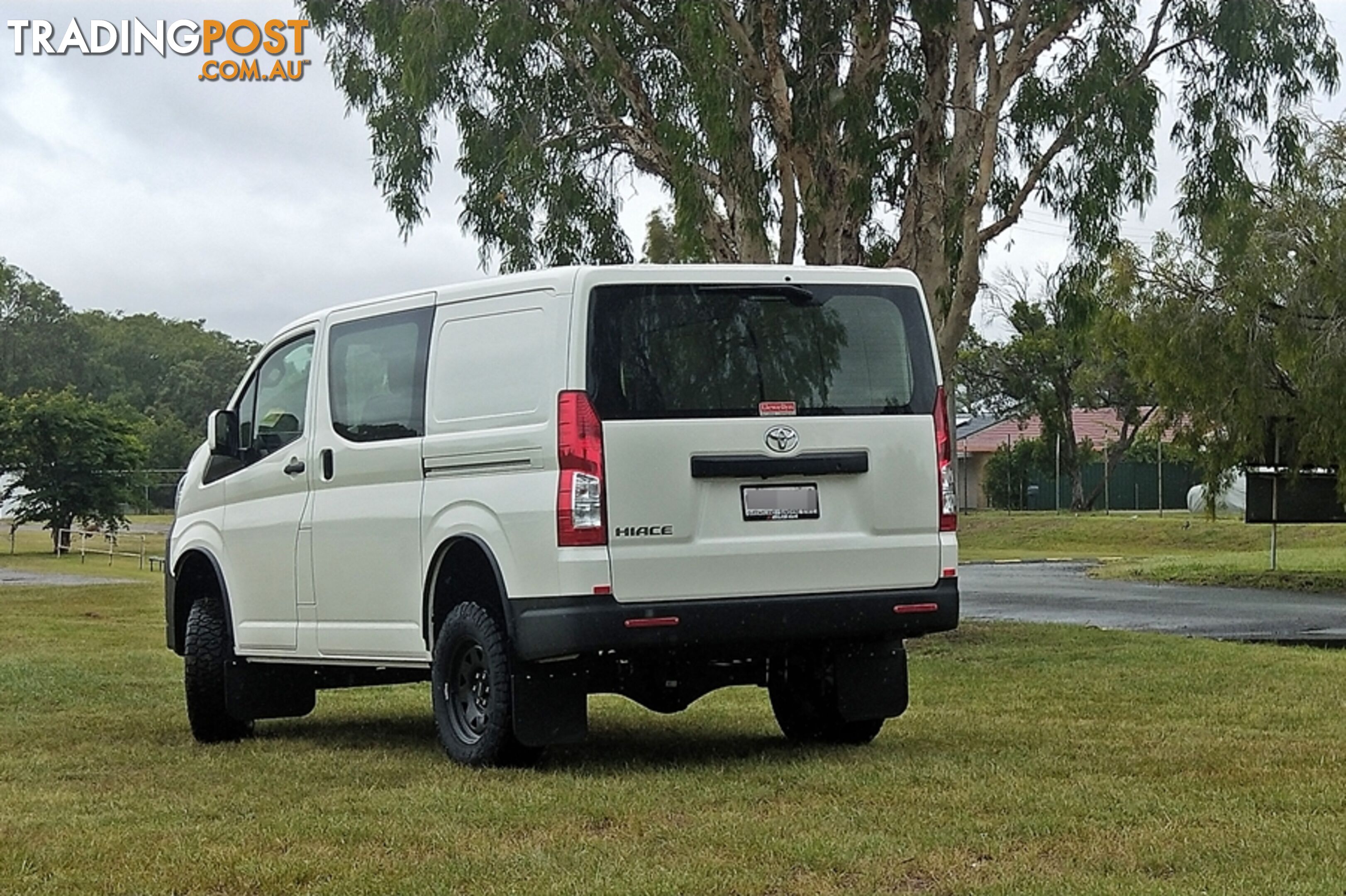 BUS 4x4 CAMPERVAN CONVERSION OF HIACE