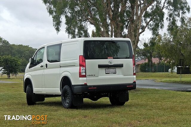 BUS 4x4 CAMPERVAN CONVERSION OF HIACE