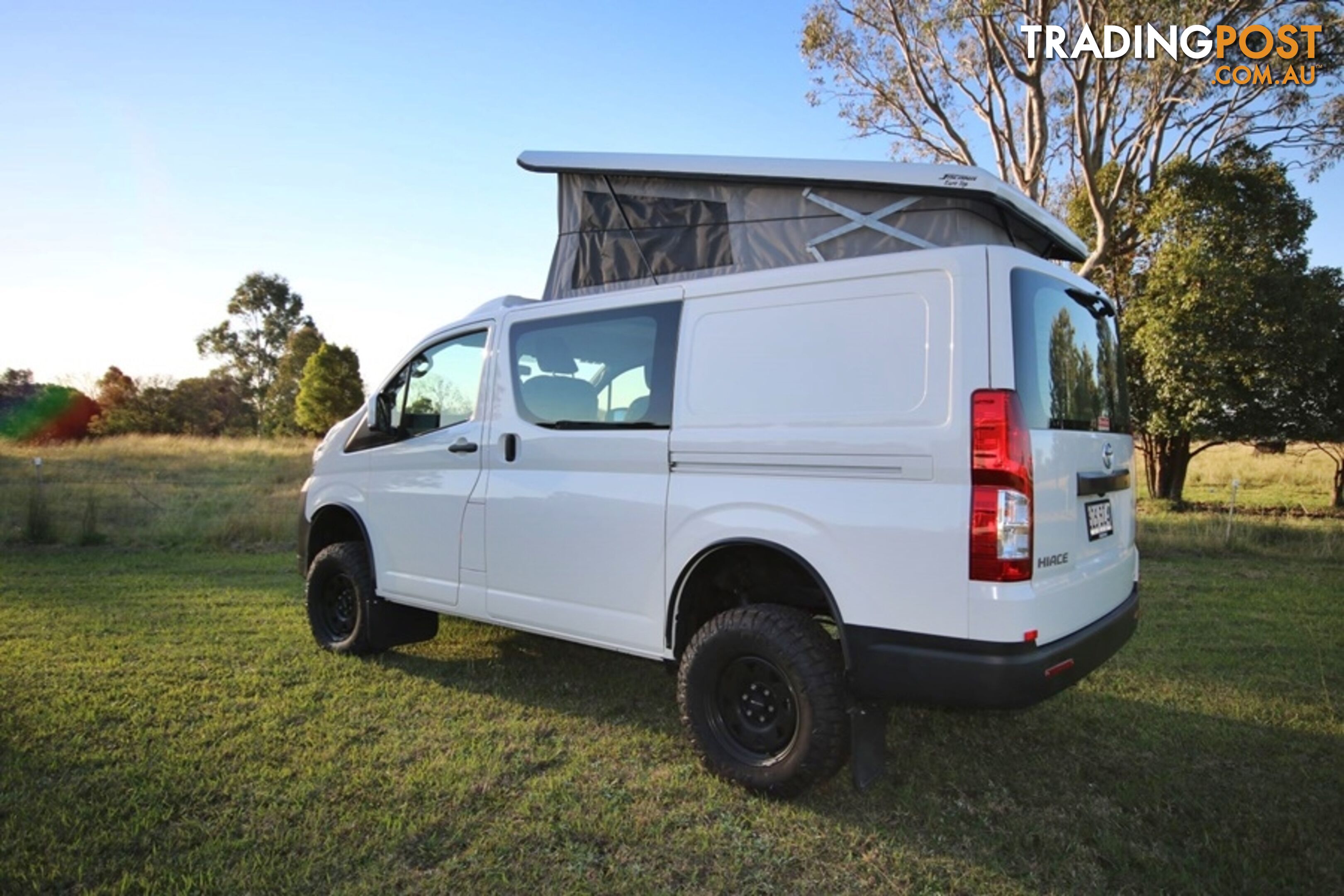 BUS 4x4 CAMPERVAN CONVERSION OF HIACE