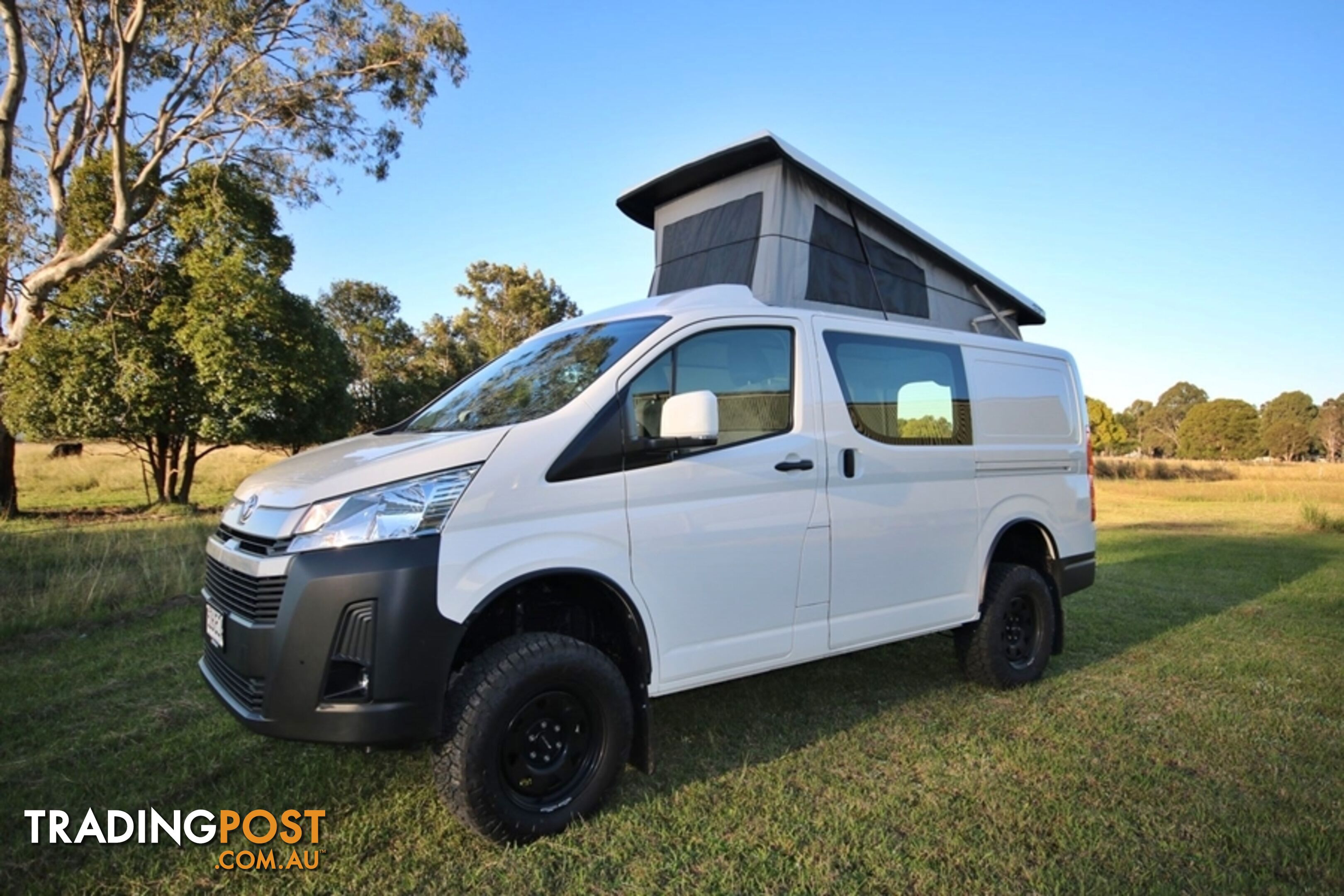 BUS 4x4 CAMPERVAN CONVERSION OF HIACE