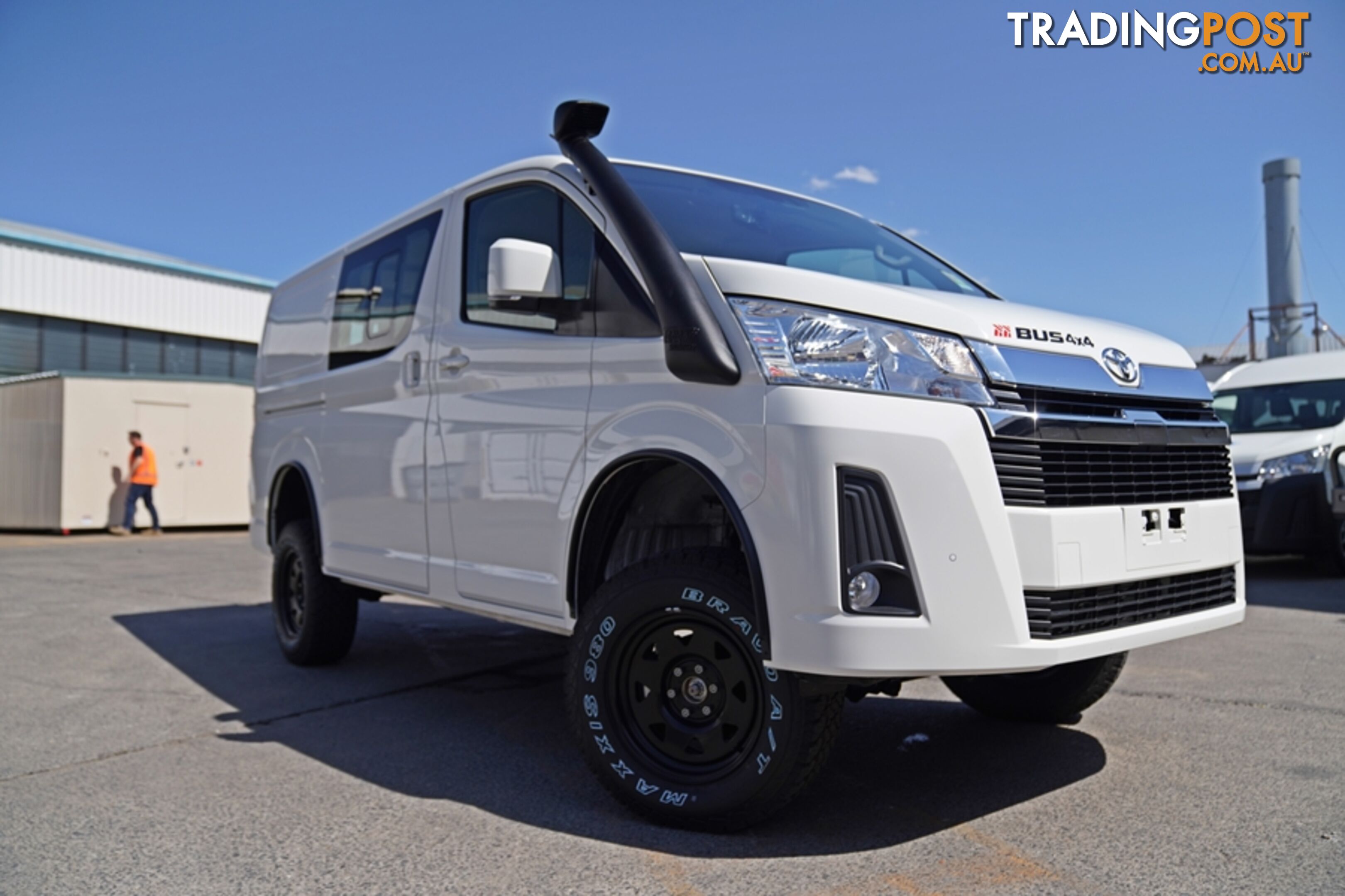 BUS 4x4 CAMPERVAN CONVERSION OF HIACE