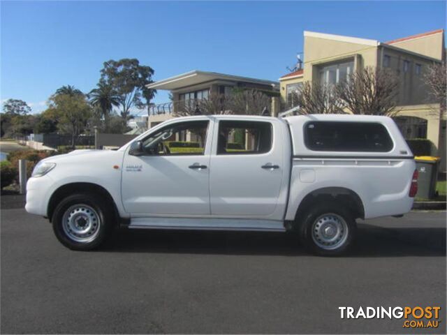 2013 TOYOTA HILUX    - photo 5 of 19