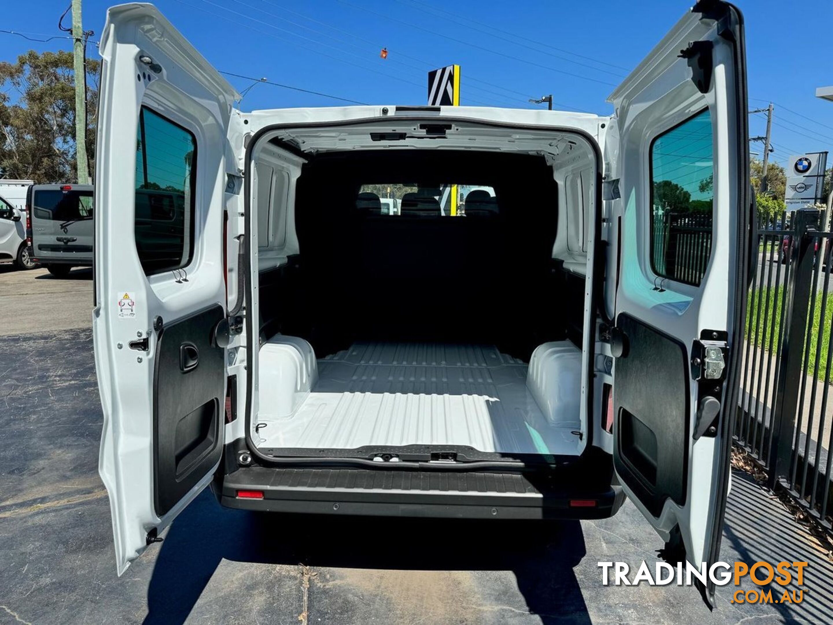 2023 RENAULT TRAFIC CREW LIFESTYLE X82 MY23 LONG WHEELBASE LOW ROOF VAN