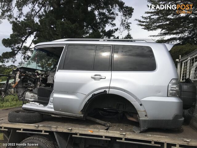 2007 MITSUBISHI - PAJERO Front Seat