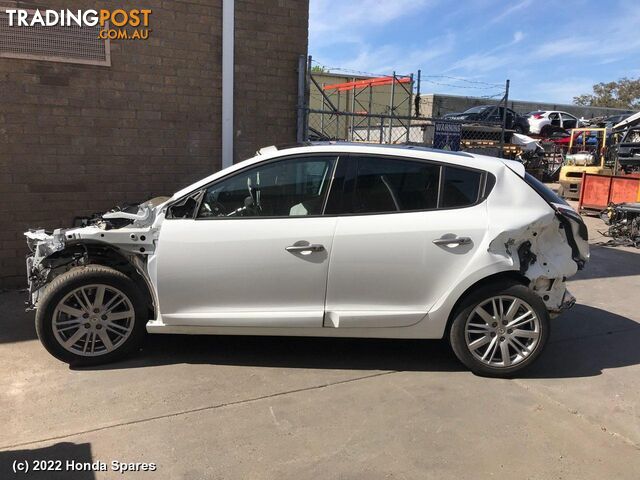 2015 RENAULT - MEGANE Rear Garnish