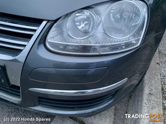 2010 VOLKSWAGEN - JETTA Grille - photo 3 of 10