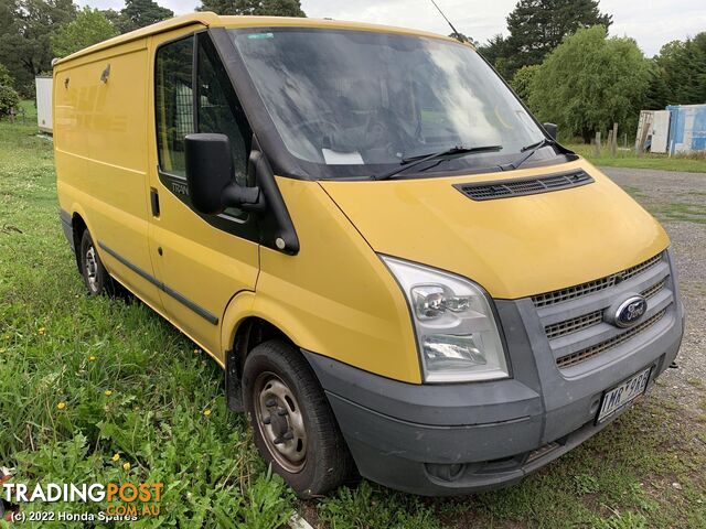2013 FORD - TRANSIT Grille
