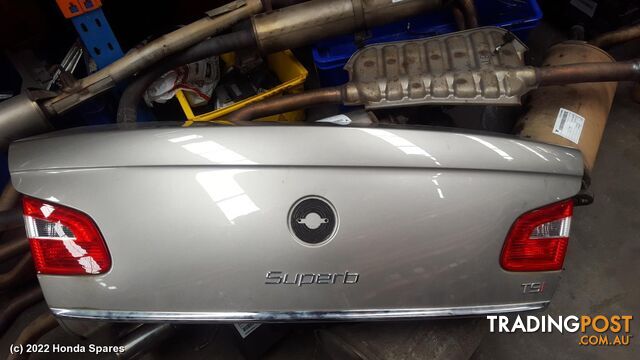 2014 SKODA - SUPERB Rear Garnish