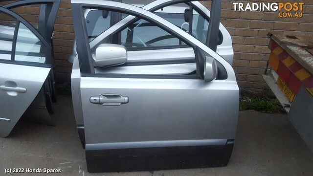 2005 KIA - SORENTO Right Front Door