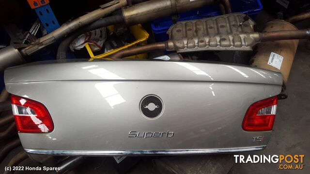 2014 SKODA - SUPERB Rear Garnish