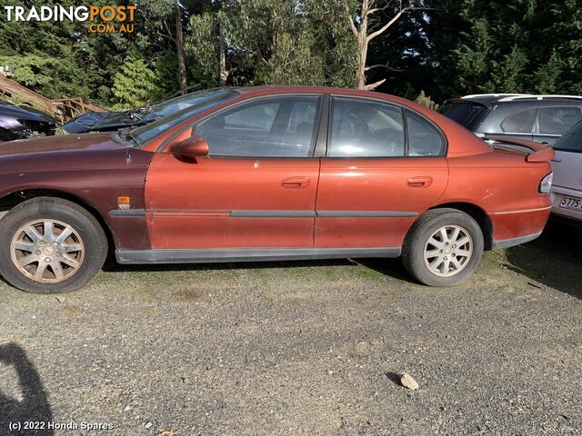 2001 HOLDEN - COMMODORE Right Rear Hub Assembly - photo 3 of 9