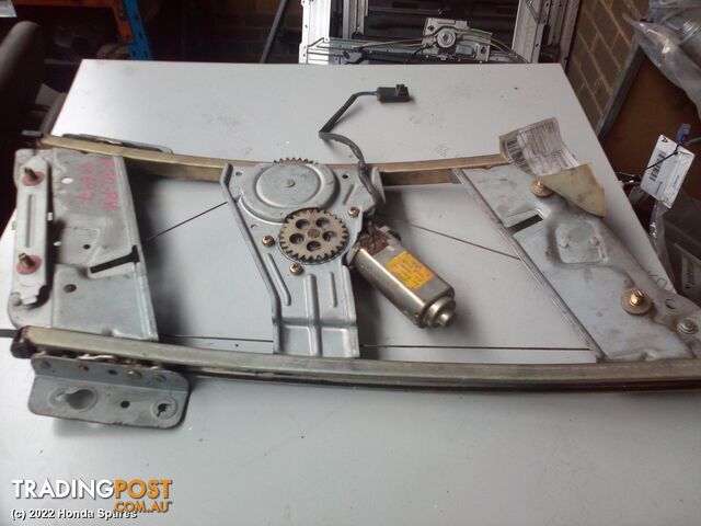 1992 NISSAN - SKYLINE Right Front Window Reg/Motor