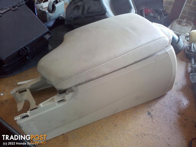 Console 2010 BMW 3 SERIES