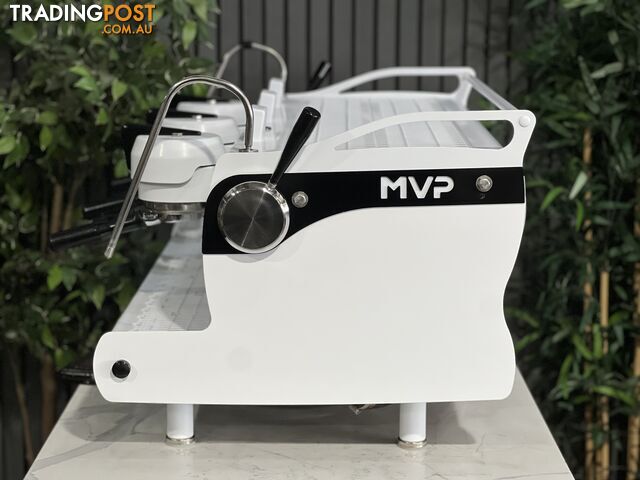 SYNESSO MVP 3 GROUP ESPRESSO COFFEE MACHINE BLACK & WHITE