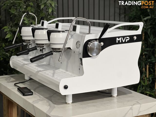 SYNESSO MVP 3 GROUP ESPRESSO COFFEE MACHINE BLACK & WHITE