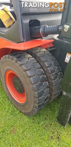 HeavyLift Forklift 6.0T - photo 2 of 3