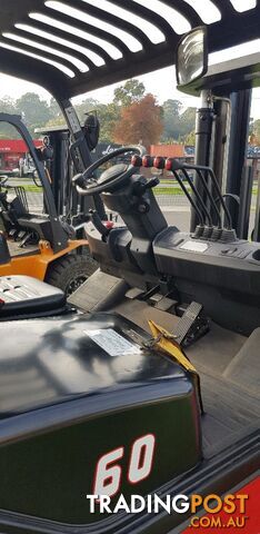 HeavyLift Forklift 6.0T - photo 3 of 3