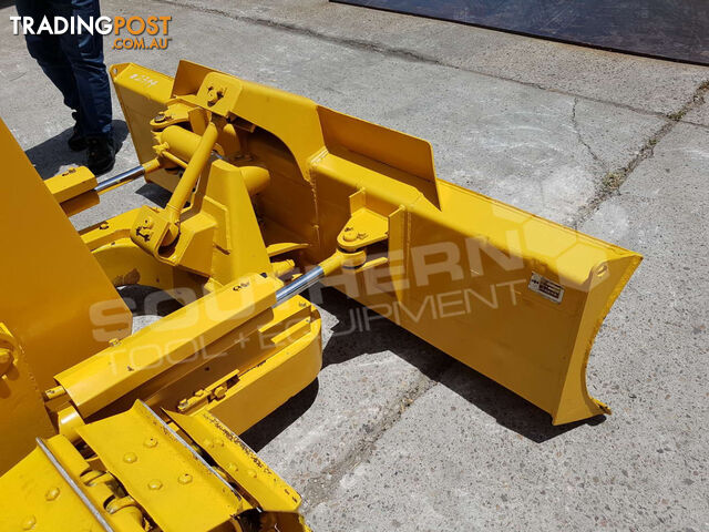 Komatsu D20A-7 dozer with Rippers