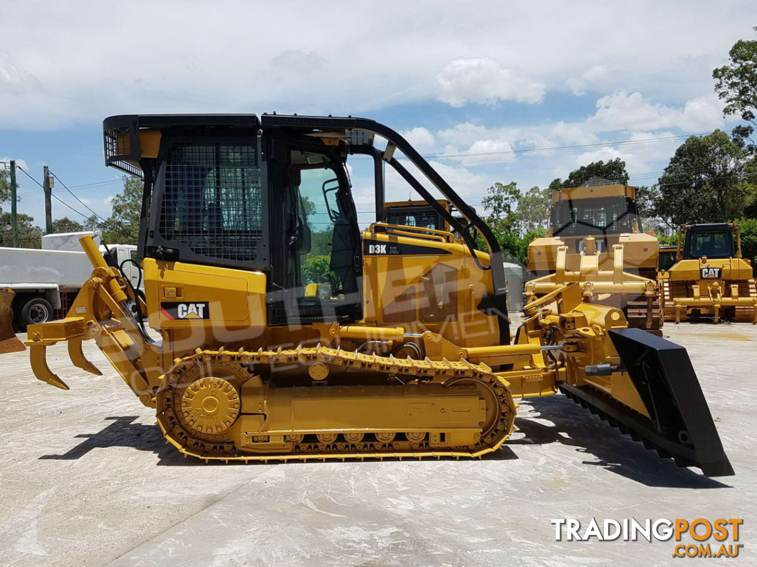 CATERPILLAR D3K XL Bulldozer Stick Rake fitted