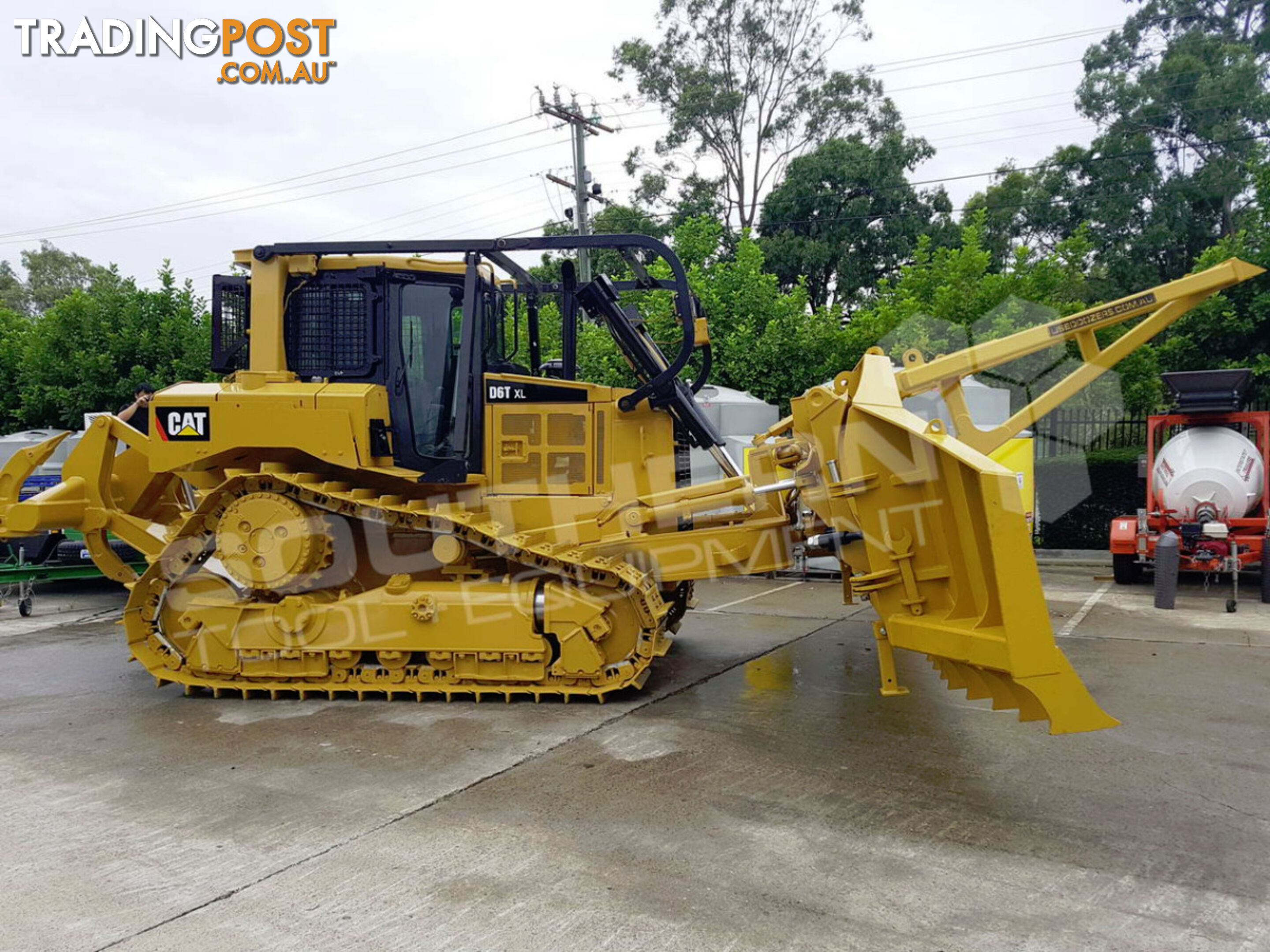 CATERPILLAR D6T XL Bulldozer CAT D6 dozer with Stick Rake & Drive in Tree Spear