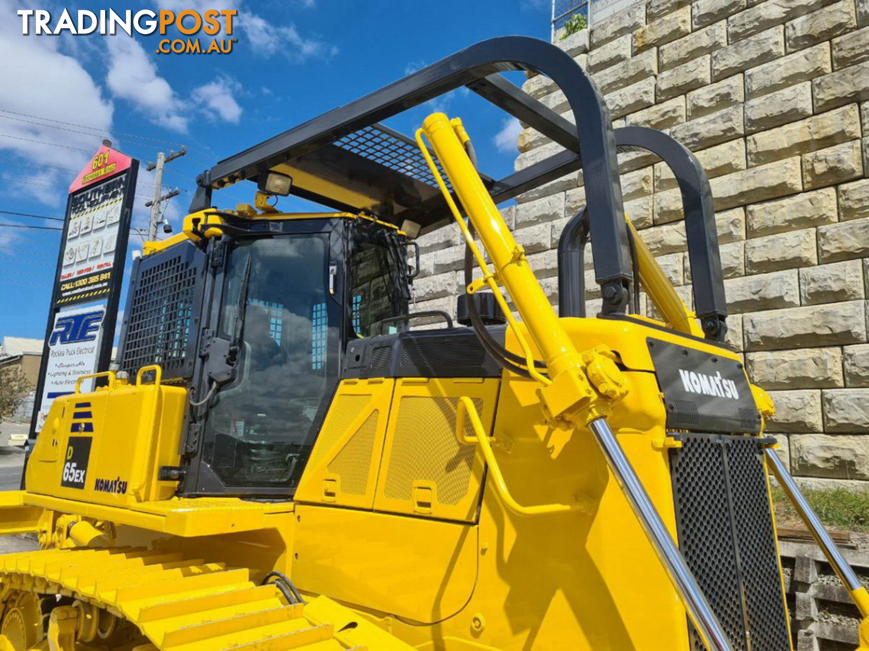 2015 Komatsu D65EX-18 Bulldozer (Stock No. 85942)