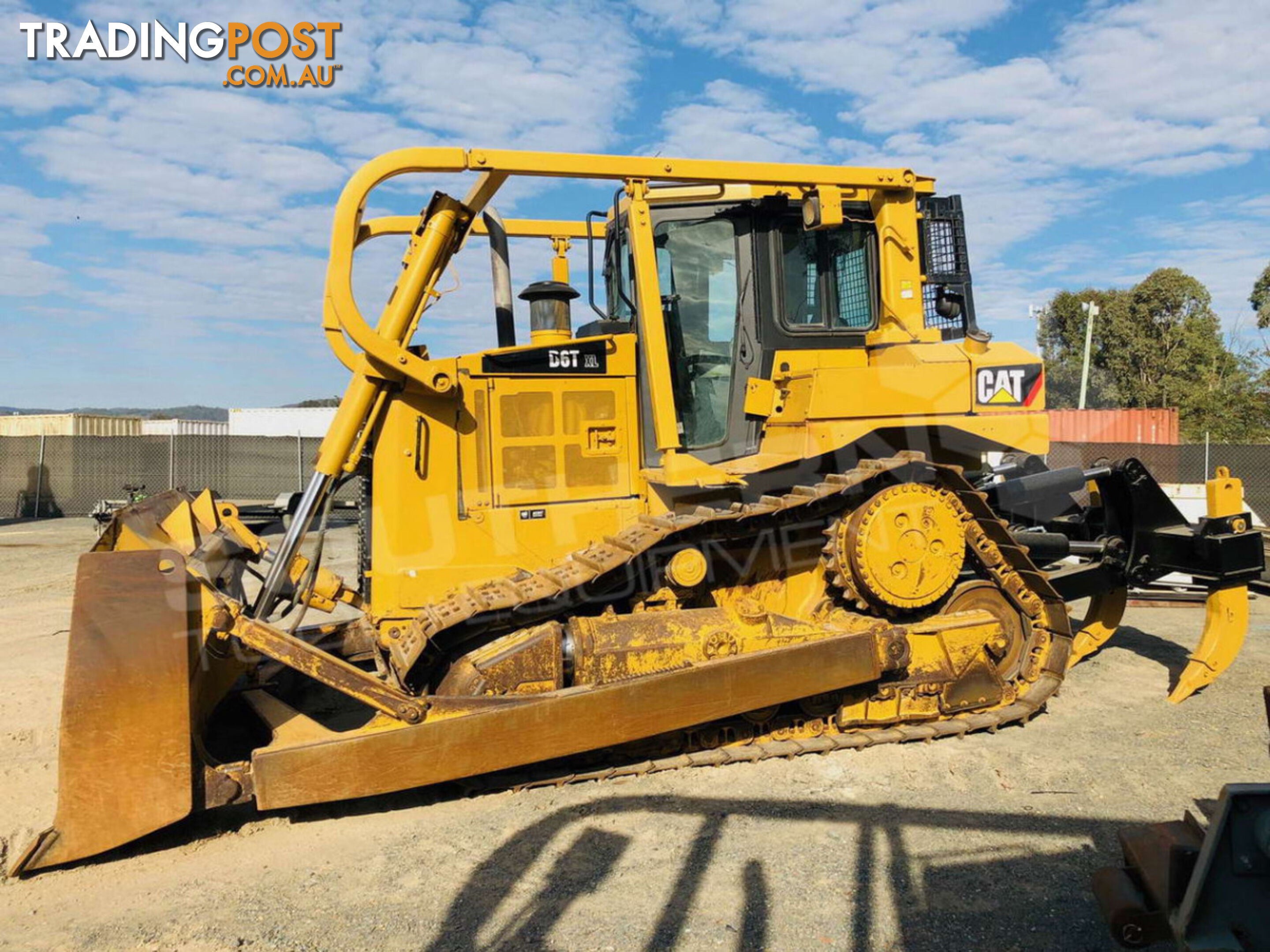 Caterpillar D6T XL Bulldozer SU Blade