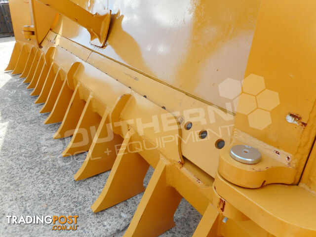 Heavy Duty Caterpillar D5M D6M Dozer Bi-Folding Stick Rake 