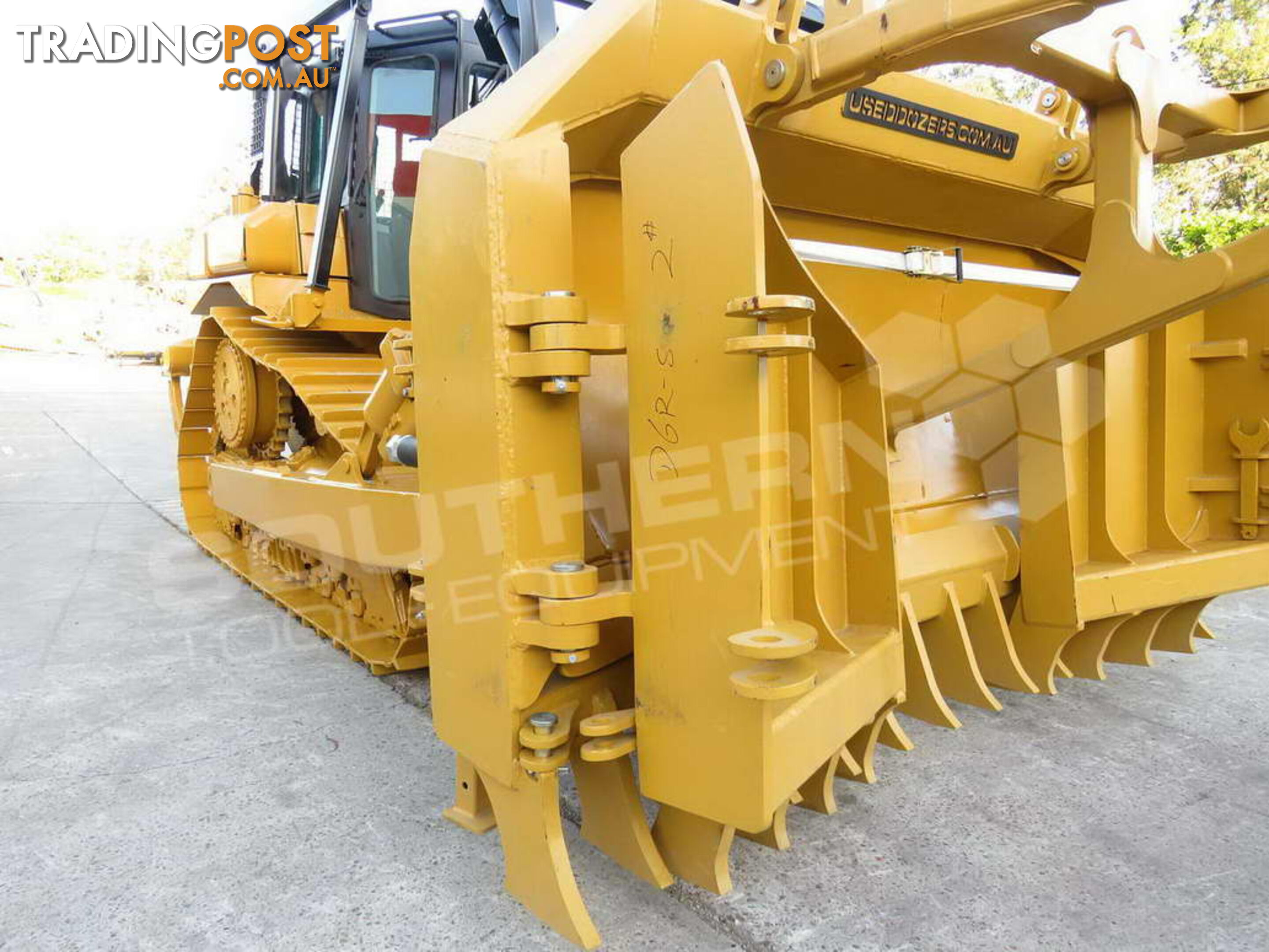 D6R XL Bulldozer SU Blade Stick Rake & Tree Spear fitted