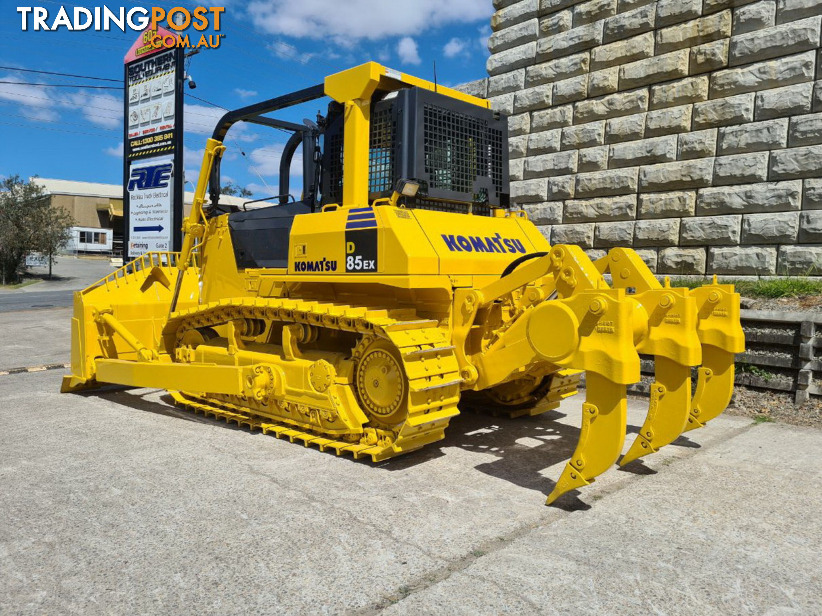 Komatsu D85EX-15E0 dozer (Stock No. 89670) 