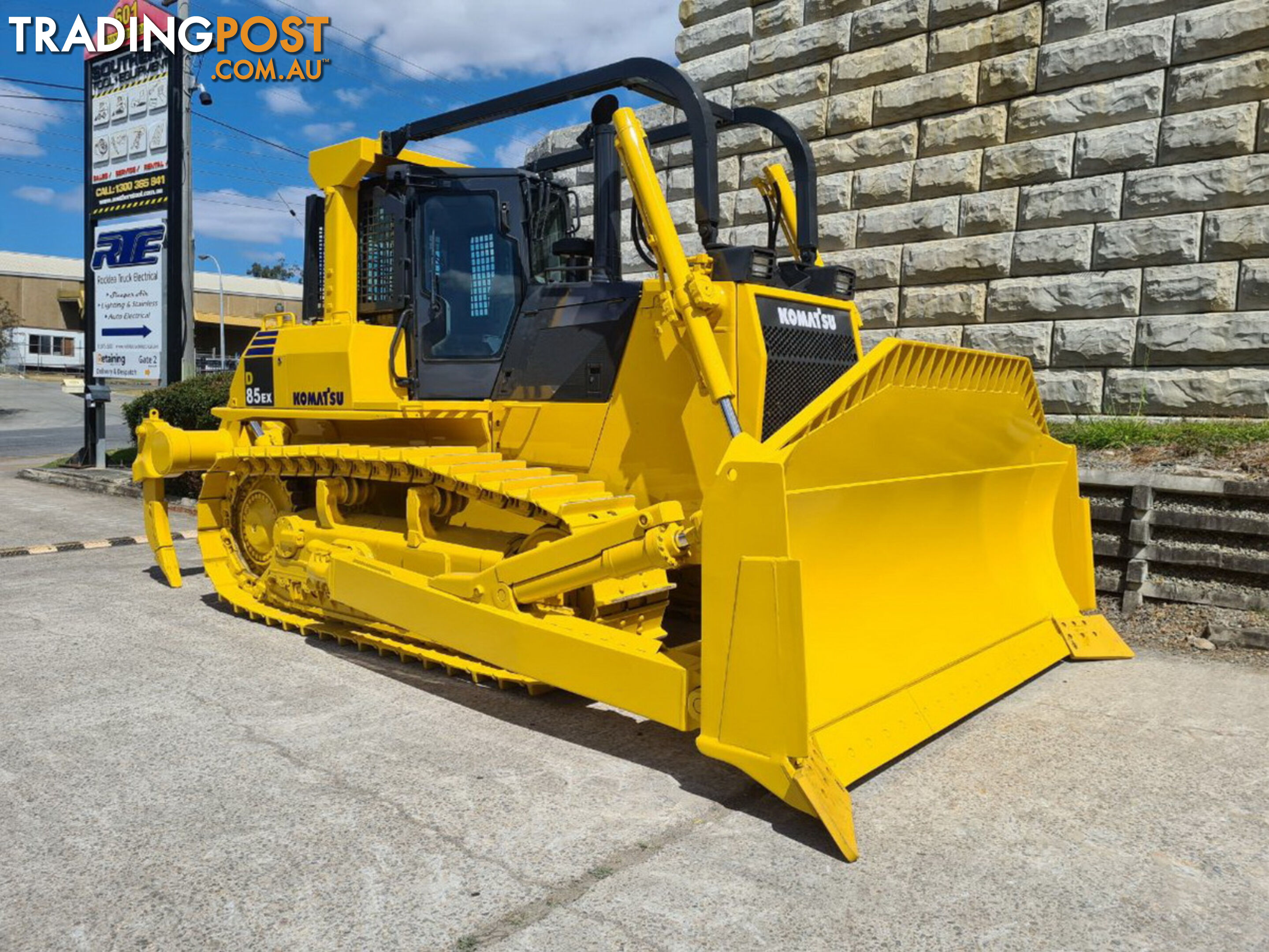 Komatsu D85EX-15E0 dozer (Stock No. 89670) 