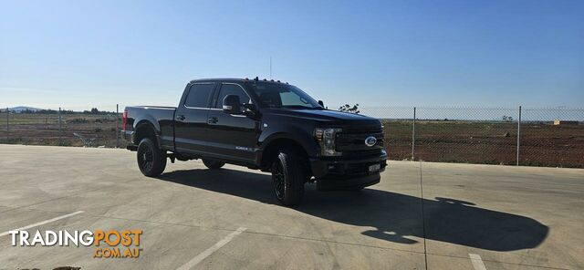 2019 FORD F250 LARIAT BADGE UTILITY