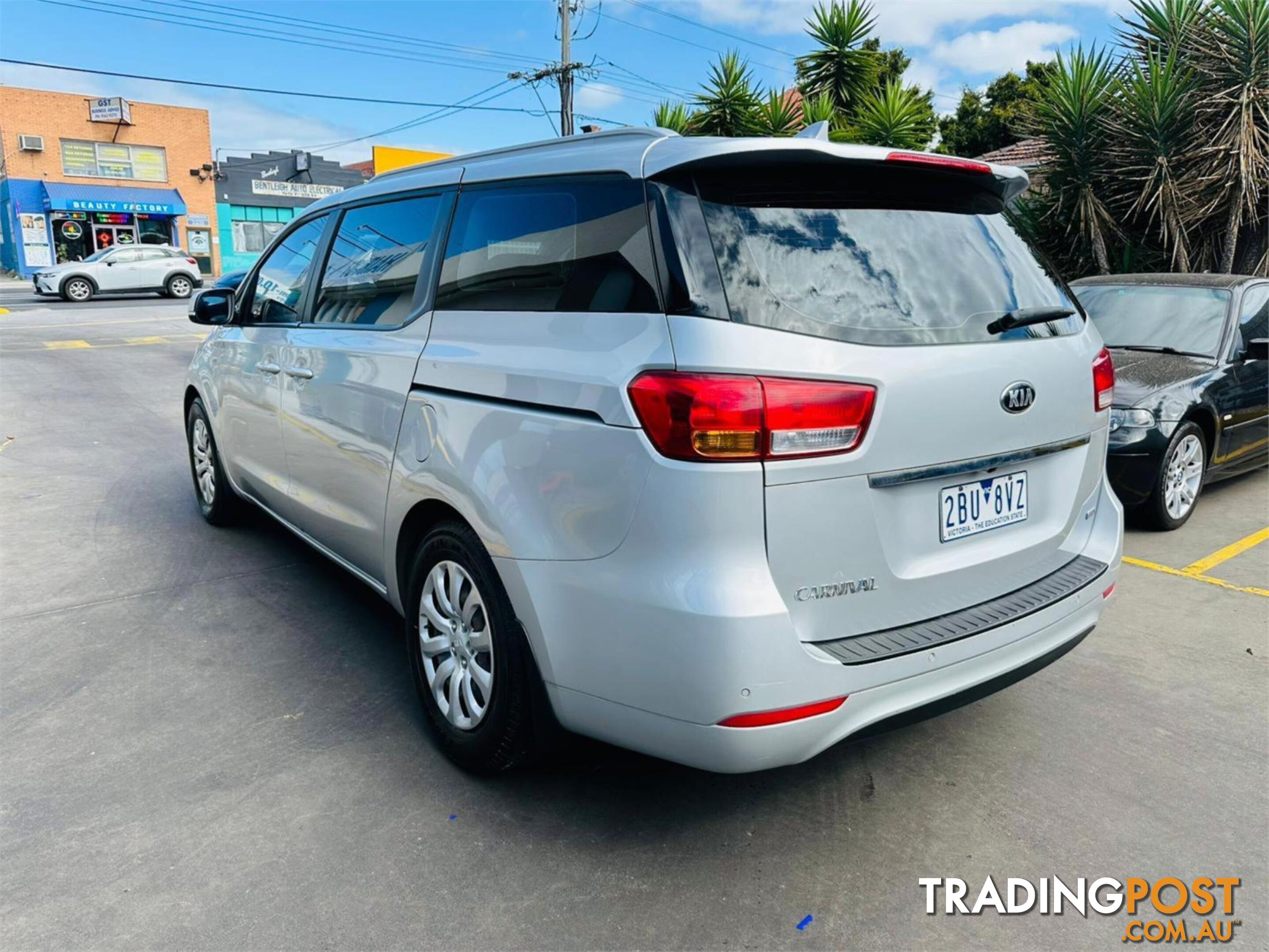 2017 KIA CARNIVAL S  4D WAGON