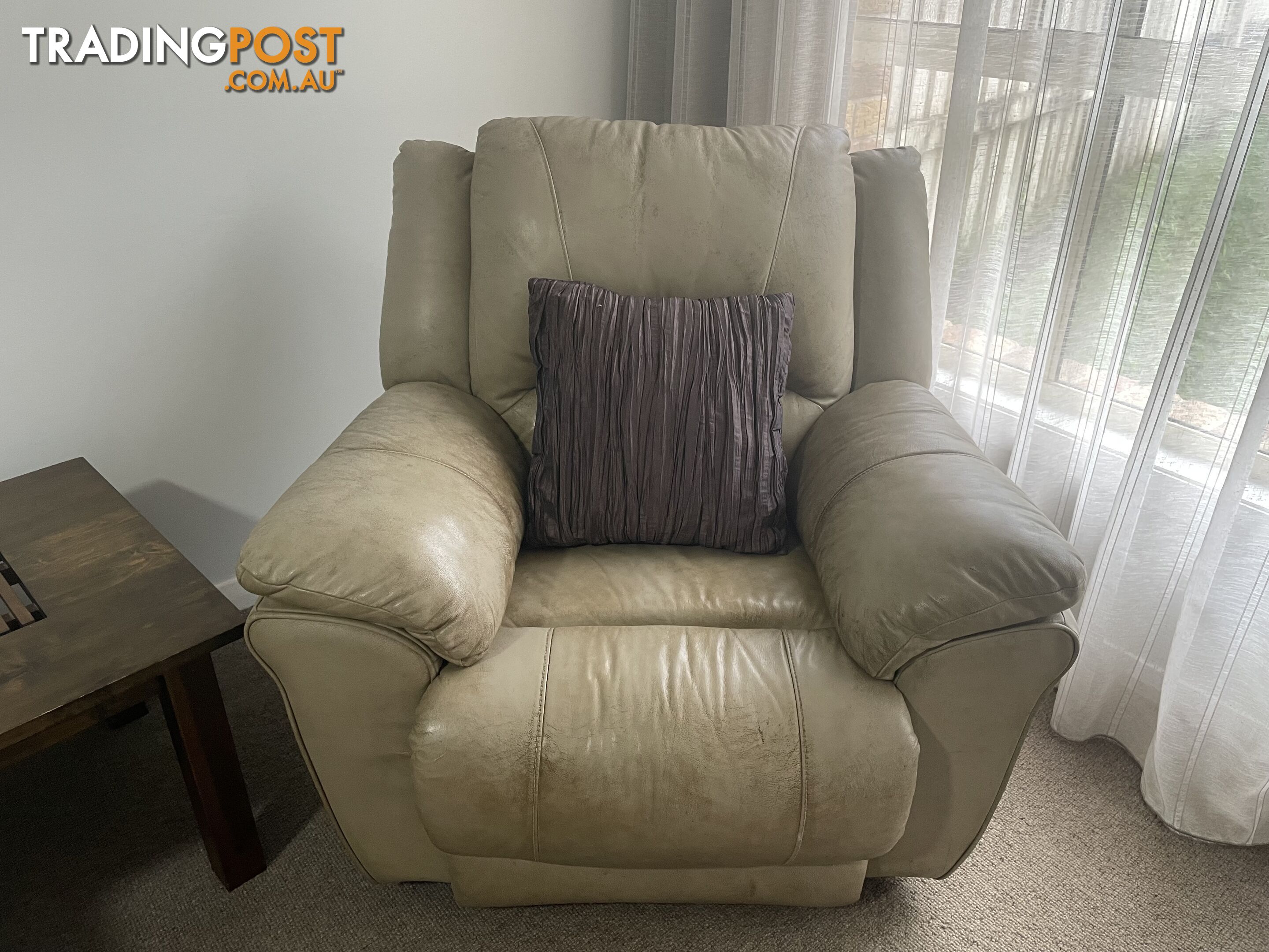 Leather 3 seater lounge & matching recliner