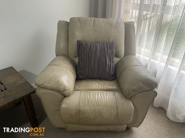 Leather 3 seater lounge & matching recliner