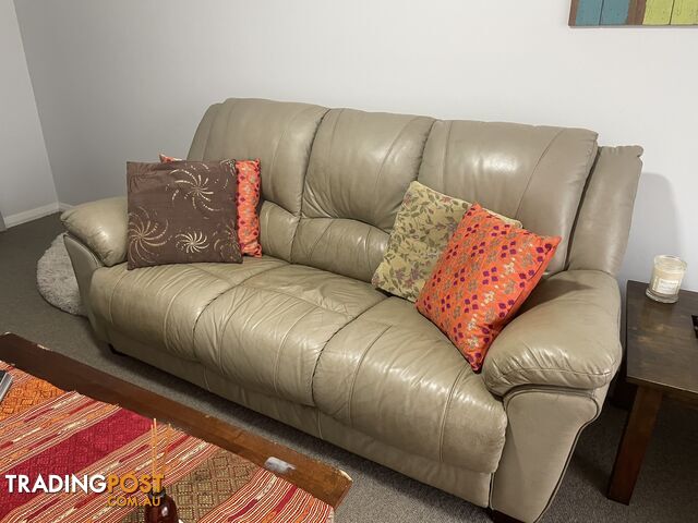 Leather 3 seater lounge & matching recliner