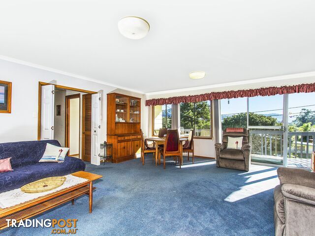 16 Priestley Parade POINT CLARE NSW 2250