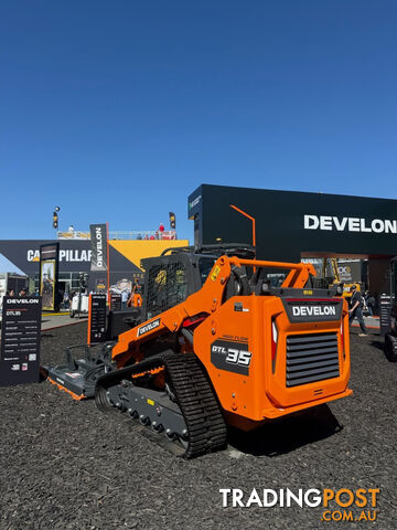 Develon DTL35 Skid Steer Loader